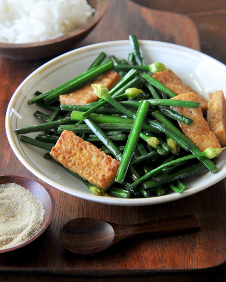Chinese Chives with Tofu | Pad Daug Gui Chai | ผัดดอกกุ้ยช่าย