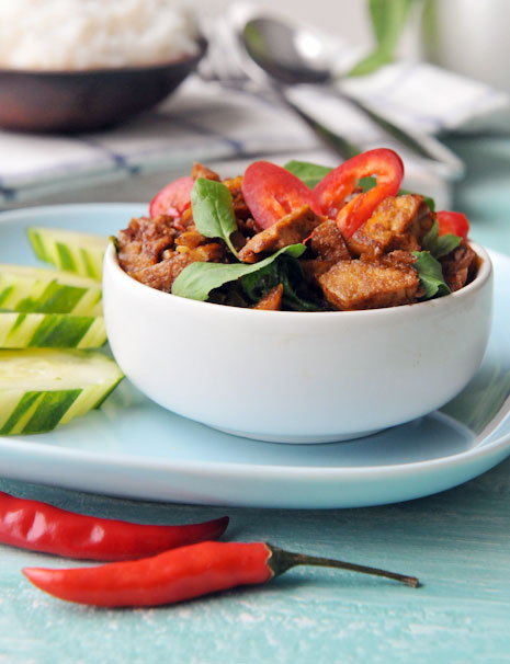 Holy Basil Stir Fry with Tofu | Vegan Pad Krapow | ผัดกะเพราเต้าหู้