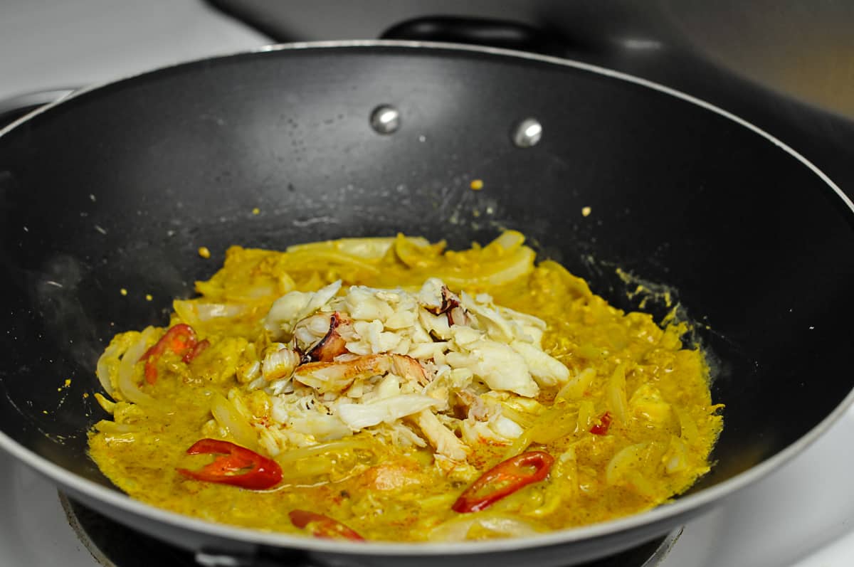 Add curry sauce mixture and crab meat