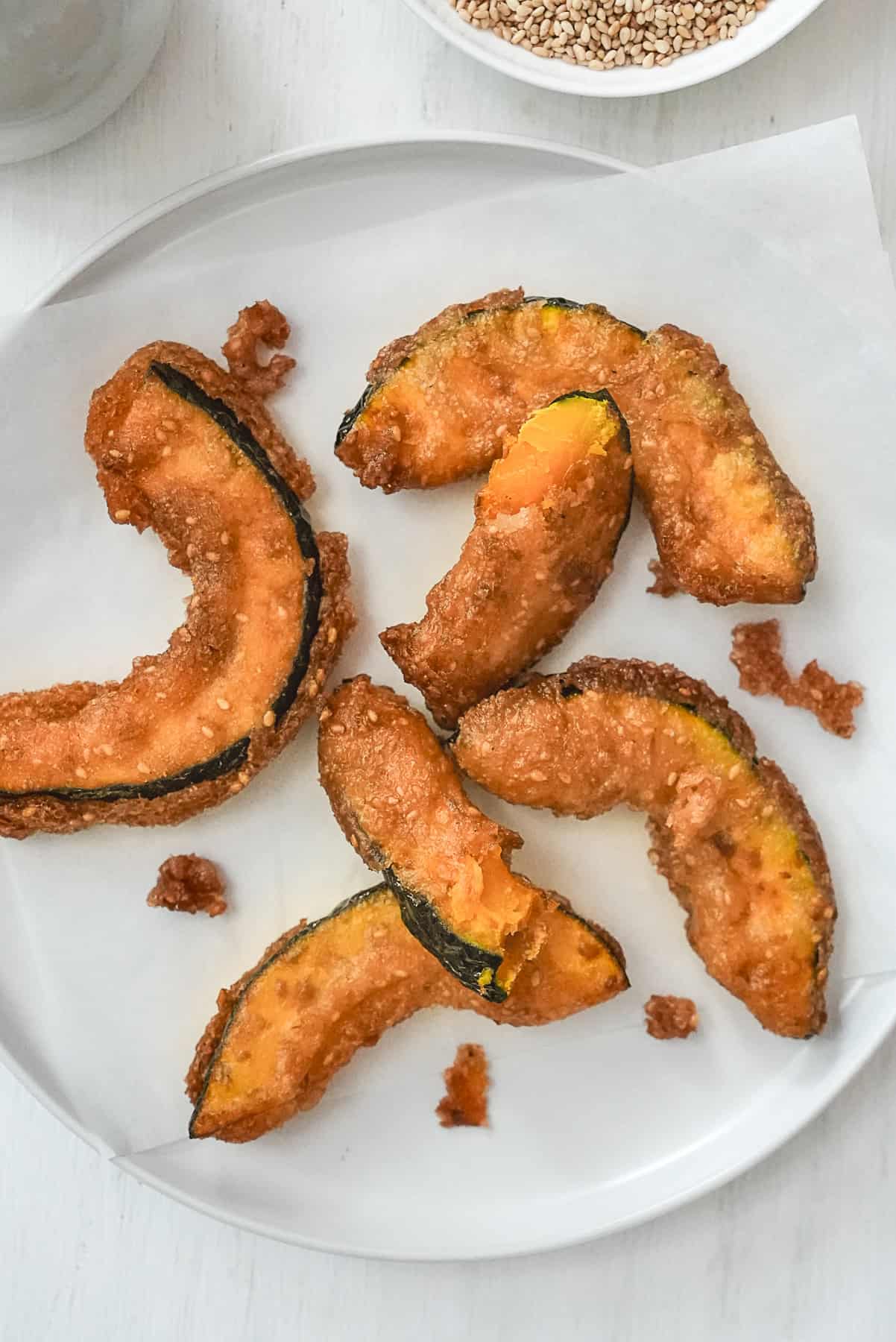 Top Down view of 6 slices of Thai fried pumpkin