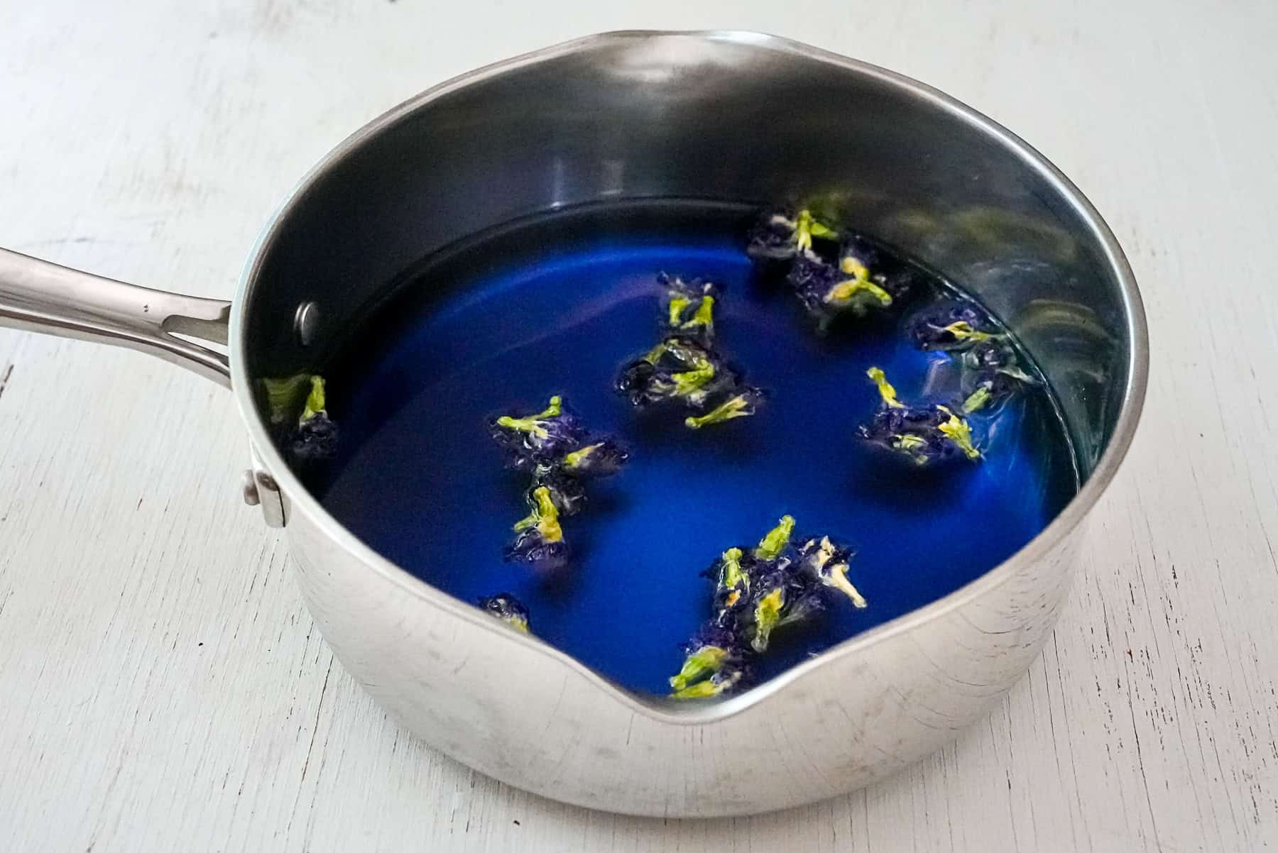 Allow butterfly pea flowers to steep in water